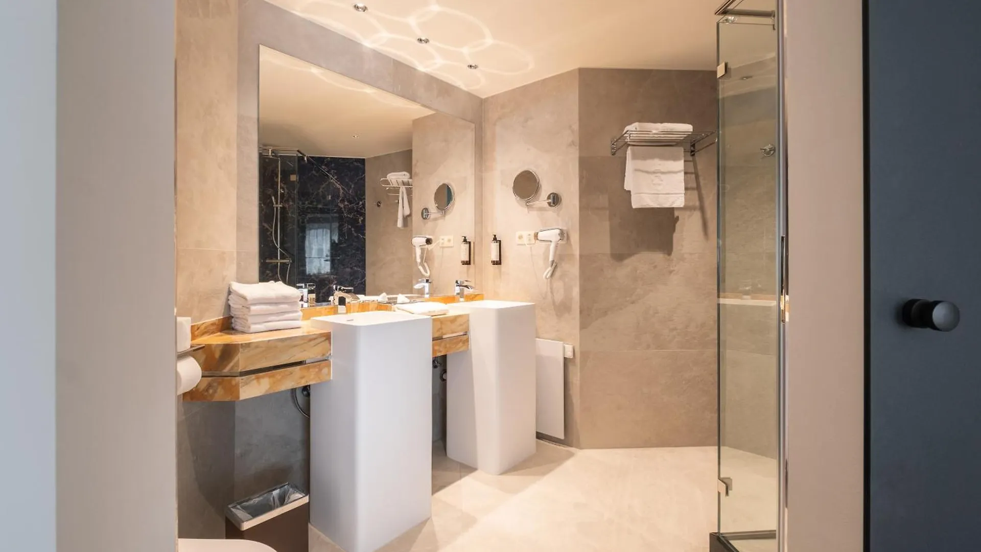 Hyllit Hotel Antwerpia