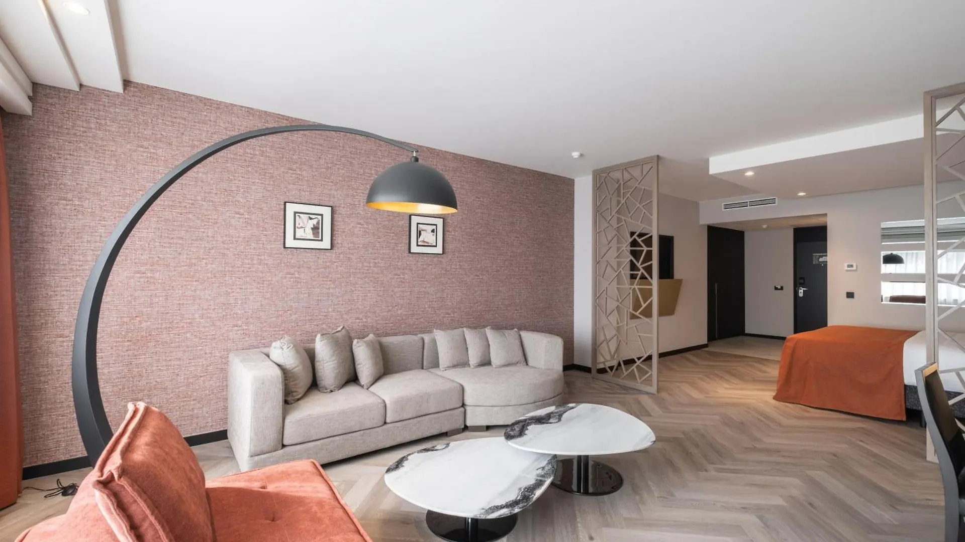 Hyllit Hotel Antwerpia 4*,